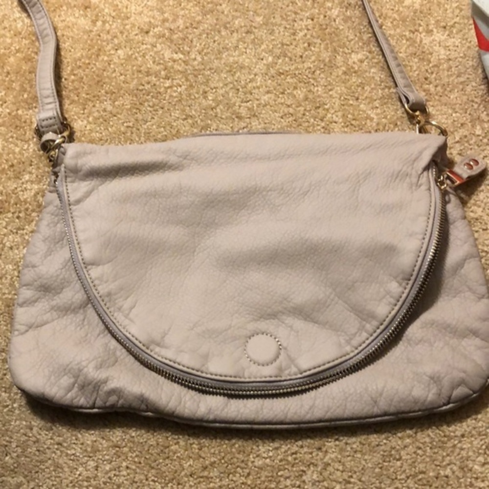 Tan purse‎ unique features